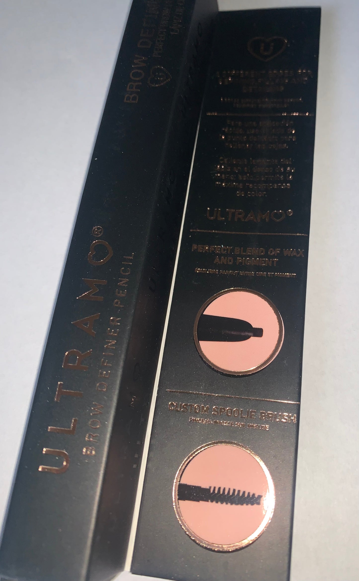 Brow definer pencil